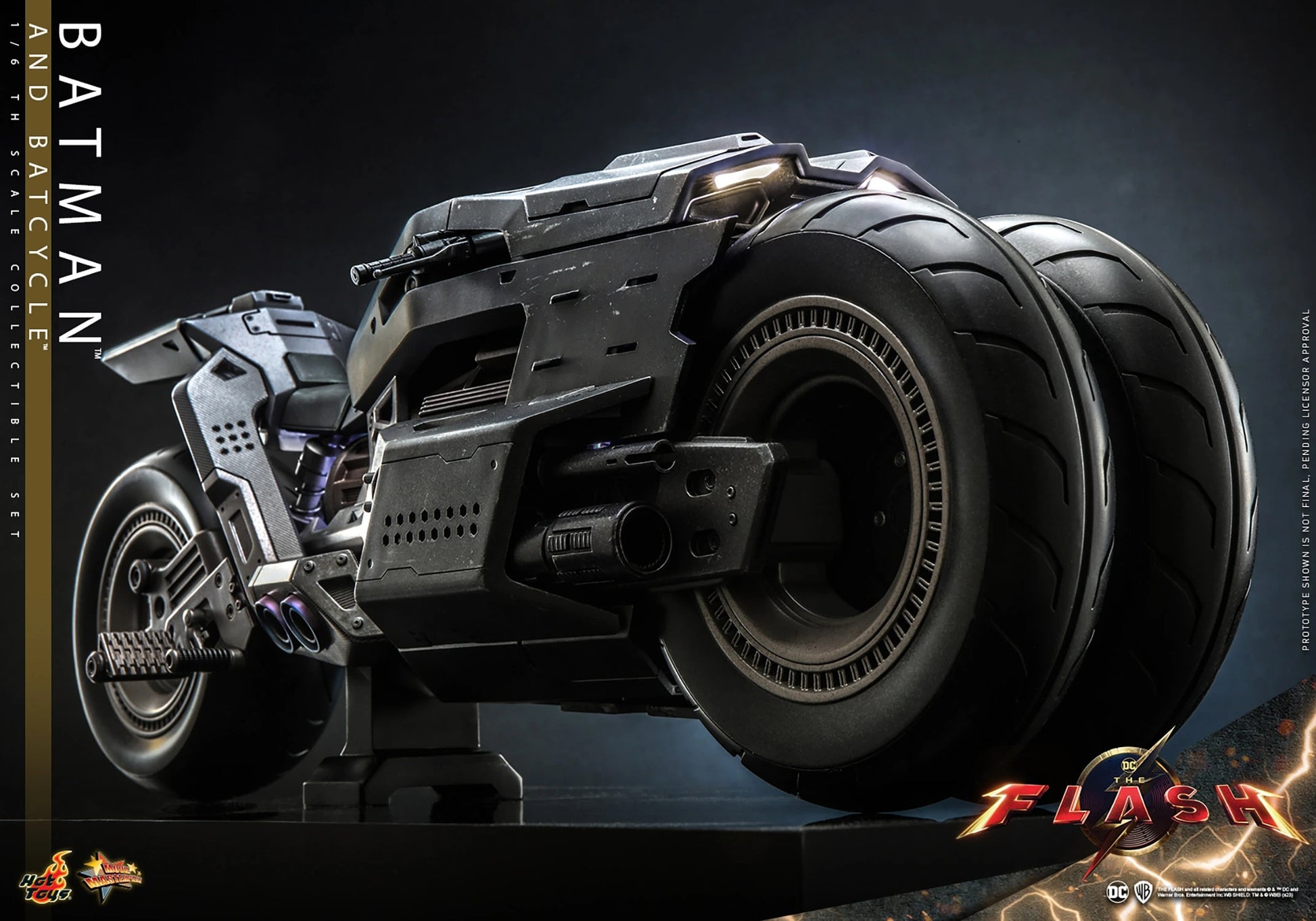Batman and Batcycle - Sixth Scale Figure Set by Hot Toys