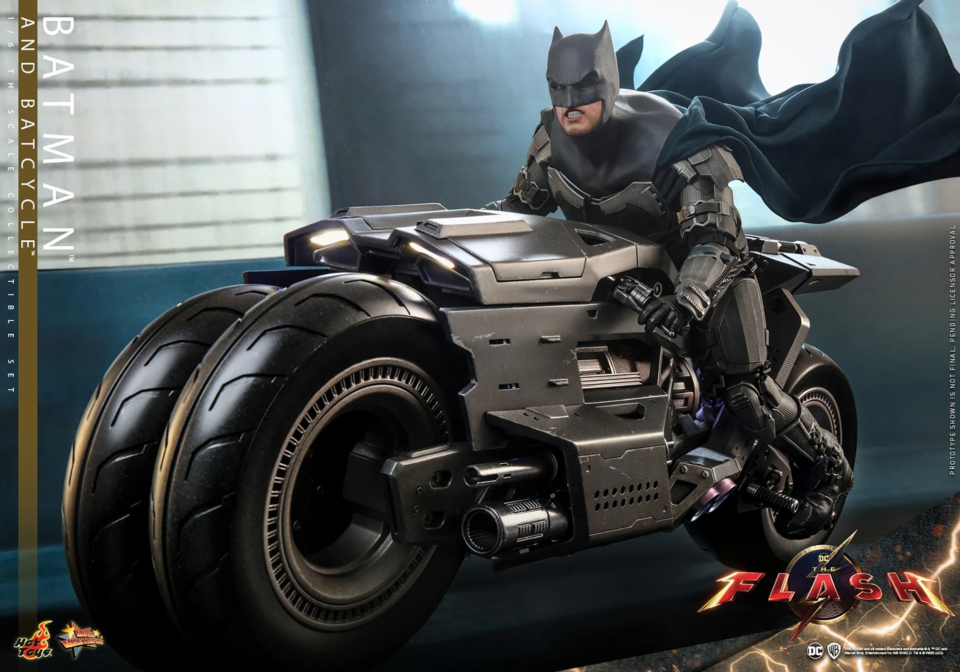 Batman and Batcycle - Sixth Scale Figure Set by Hot Toys