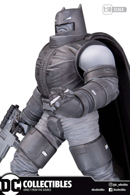 BATMAN BLACK Y WHITE STATUE ARMORED BATMAN BY FRANK MILLER