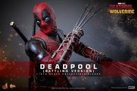 HOT TOYS DEADPOOL (BATTLING VERSION)