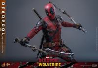 HOT TOYS DEADPOOL (BATTLING VERSION)
