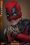 HOT TOYS DEADPOOL (BATTLING VERSION)