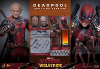 HOT TOYS DEADPOOL (BATTLING VERSION)