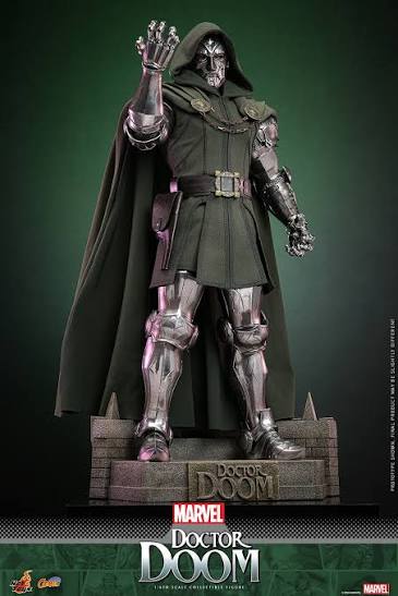 DOCTOR DOOM (SPECIAL EDITION) HOT TOYS