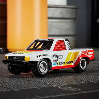 HOT WHEELS ELITE 64 1989 TOYOTA HILUX STADIUM TRUCK