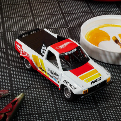 HOT WHEELS ELITE 64 1989 TOYOTA HILUX STADIUM TRUCK
