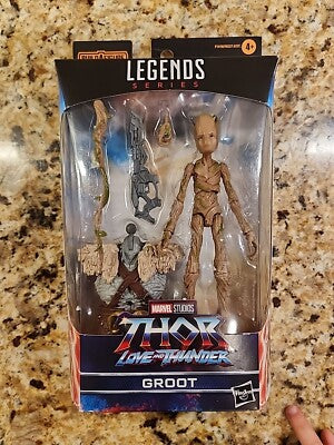 LEGENDS SERIES THOR LOVE AND THUNDER GROOT